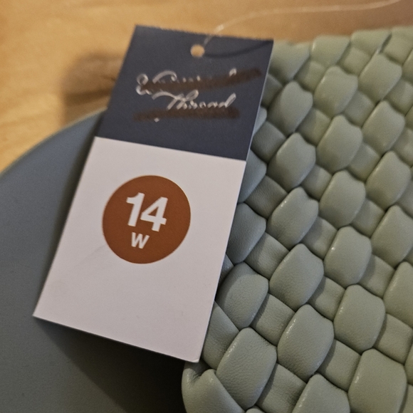 Universal Thread Women’s Polly Woven Slide Sandals Size 14 wide - Picture 4 of 4